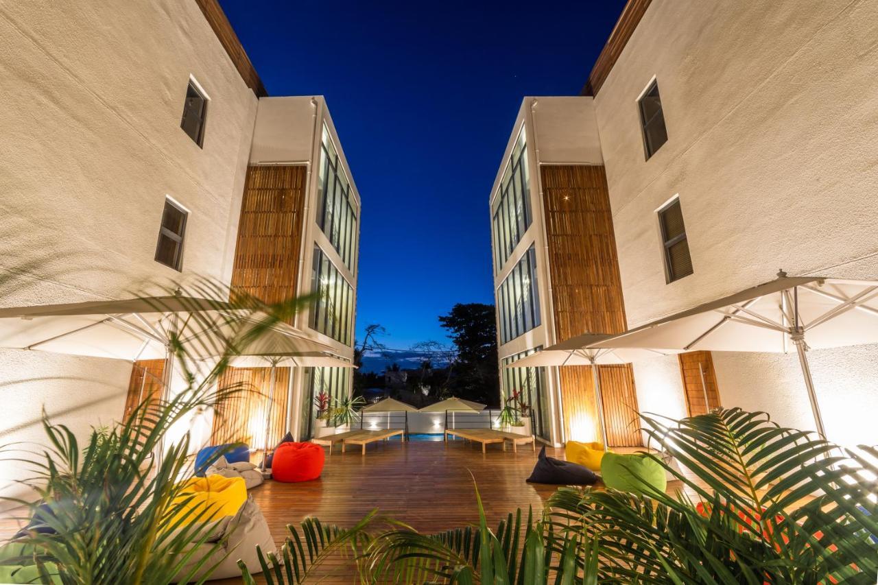 Penthouse 13 - One Bay Residence With Private Rooftop Terrace And Dip In Pool Pereybere Beach Exterior foto